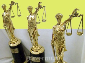 Изготовление табличек с лазерным золочением для подарочных статуэток судьям Санкт-Петербурга