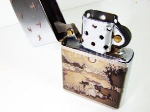 Цветная лазерная гравировка на металлической зажигалке Zippo
