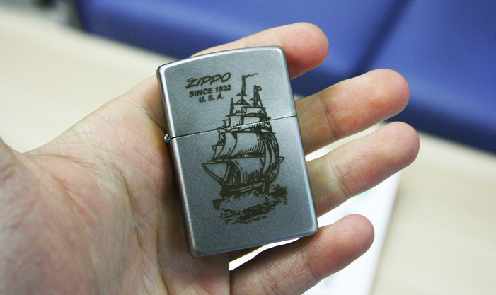 Гравировка на Zippo изображения и надписи