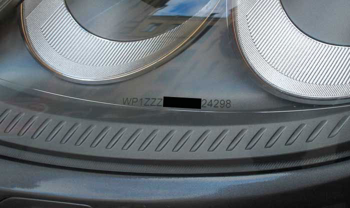 Нанесение VIN-номера автомобиля на отражающую поверхность фар для защиты от кражи