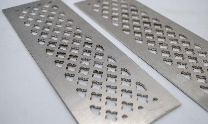 Декоративные алюминиевые решетки размером 70*200 мм, резка листового алюминия