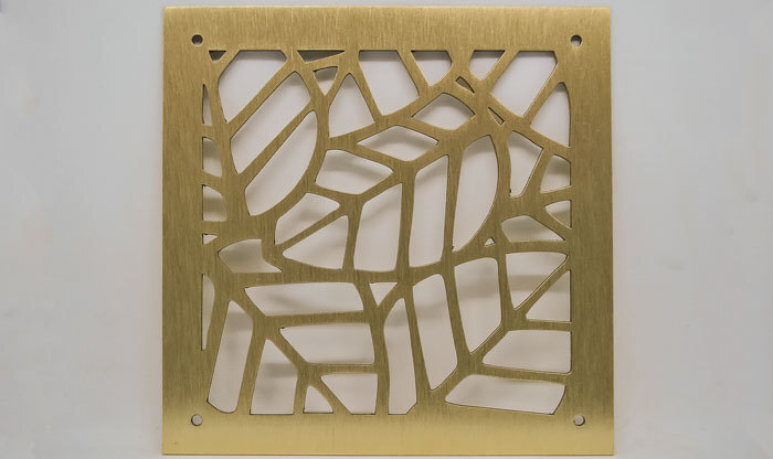 Вентиляционная решетка из шлифованной латуни, изготовление методом лазерной резки